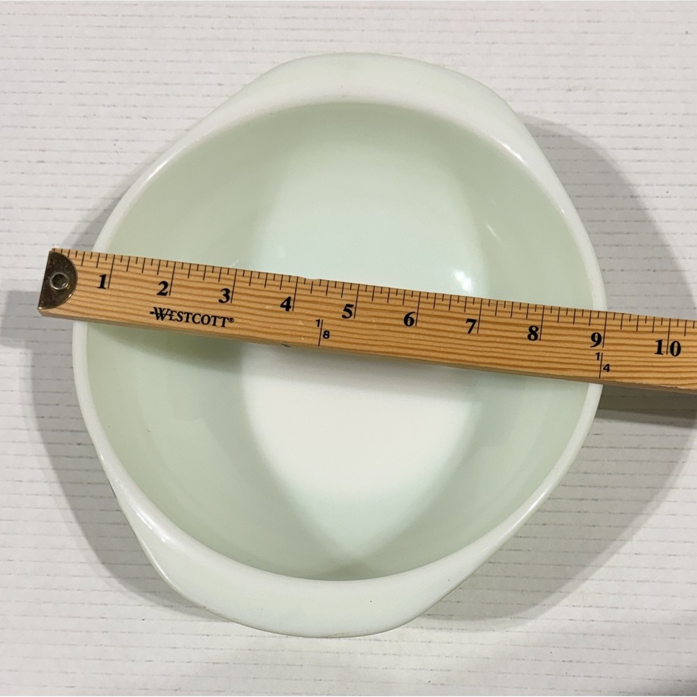 PYREX 024 - VTG Casserole Bowl Lime Green Milk Glass - Made in USA - 2qt - 9" - Picture 8 of 12